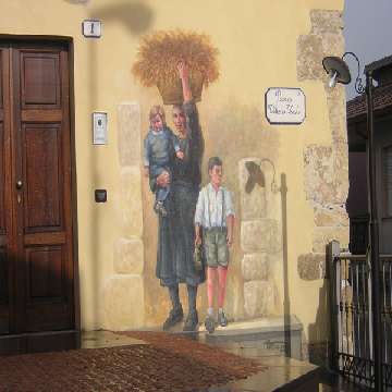 Cossoine, murale nella facciata del centro di documentazione [360x360]