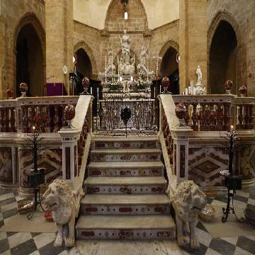 Alghero, veduta interna della Cattedrale, l'altare maggiore [360x360]