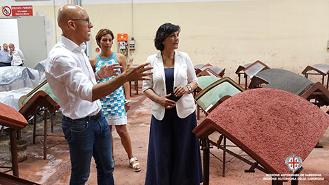 Industria, Piras in visita alla Tek Ref di Simaxis, azienda leader nella  produzione di forni a legna - Regione Autonoma della Sardegna