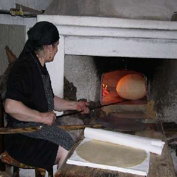 brotzu/GALTELLì/Galtellì cottura del pane carasatu [360x360]