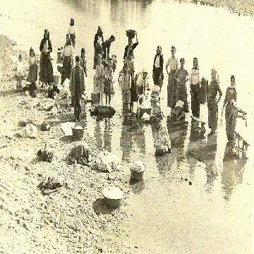 Zerfaliu, donne lavano i panni nel fiume Tirso [360x360]