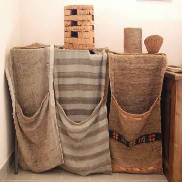20100607/ARCHIVIO 6/sarule beni culturali musei museo del tappeto telai tessitura lana [73] [360x360]