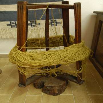 20100607/ARCHIVIO 6/sarule beni culturali musei museo del tappeto telai tessitura lana [8] [360x360]